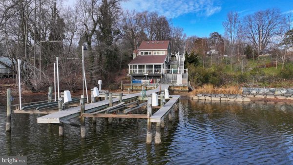 811 N LONG Cv Rd GLEN BURNIE, MD 21060