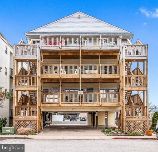 17 143RD St #102 OCEAN CITY, MD 21842